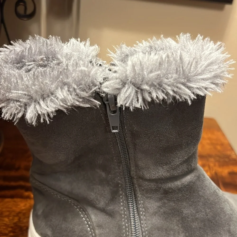 Mia Womens Merion Gray Faux Suede Boots in Size 7.5, EUC
